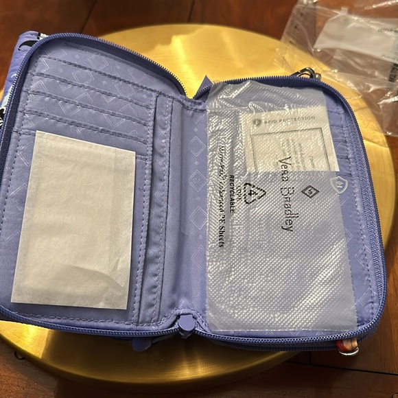 Vera Bradley RFID crossbody - Picture 8 of 9